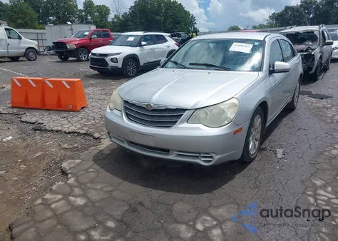 2010 Chrysler Sebring Limited z USA, uszkodzony, nr VIN 1C3CC5FB5AN225937
